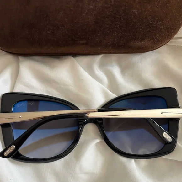 Tom Ford Sunglasses - Picture 4 of 8